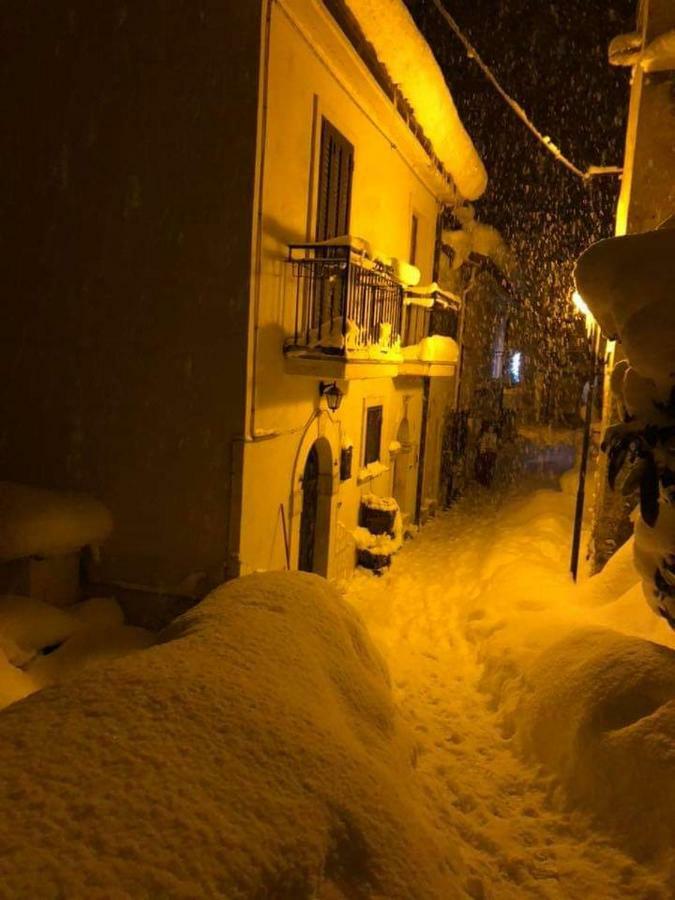 Don Pasquale Scontrone House Villa Buitenkant foto